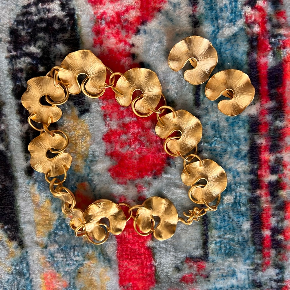 Gold  Necklace with earring set Artistic Design